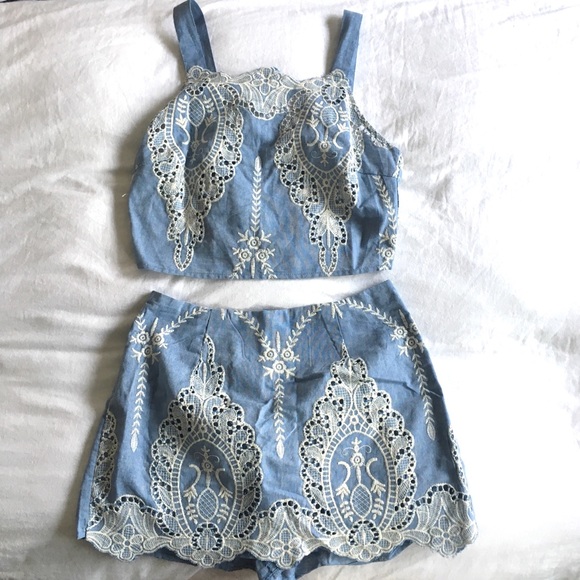 Embroidered high waisted skort and crop top - Picture 3 of 6